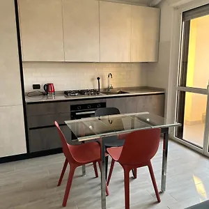 Deluxe Comfortable With Balconie Appartamento